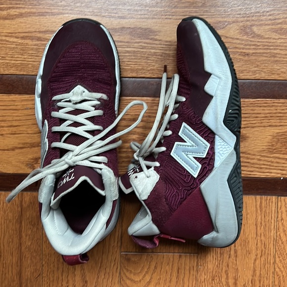 New Balance Two WXY High Tops Basketball Shoes - Picture 2 of 4